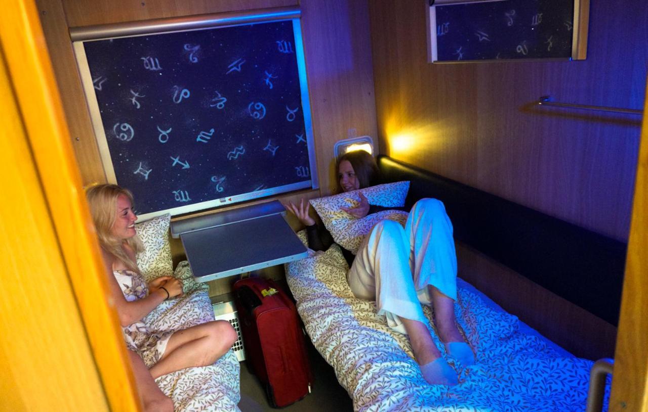 Railrooms Traincar Hostel Tallinn Bagian luar foto